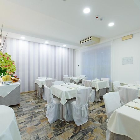 Hotel Falco Riccione Exterior foto