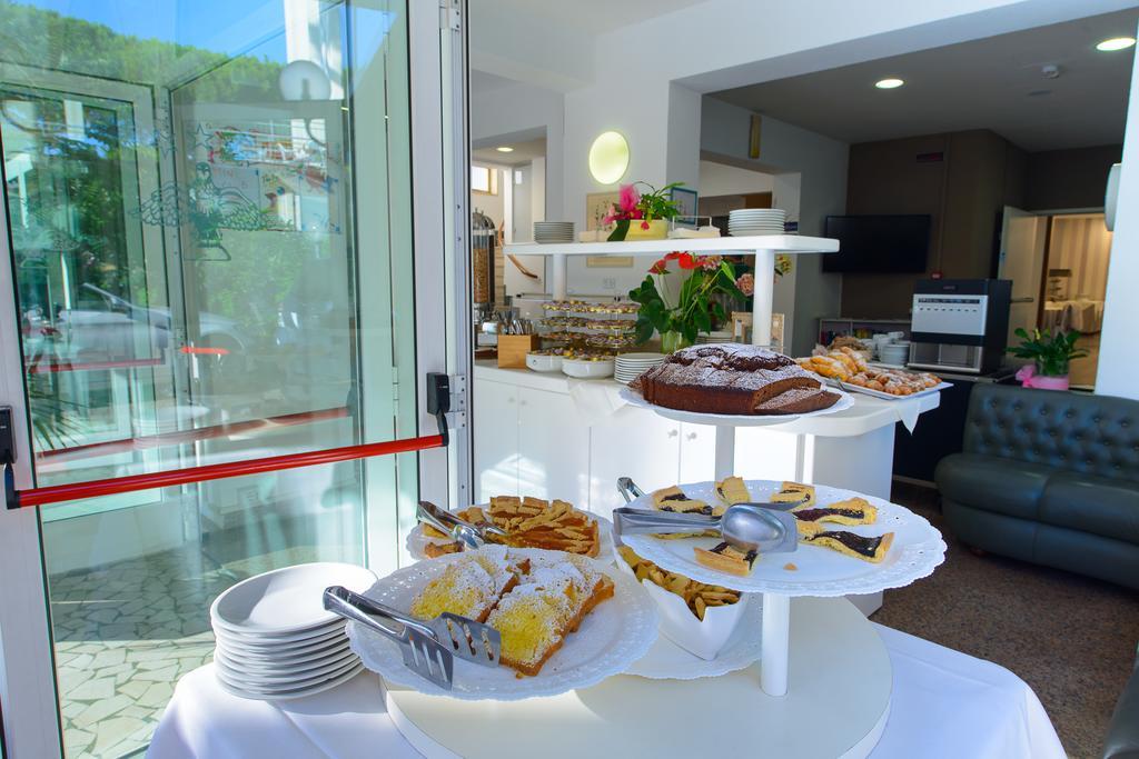 Hotel Falco Riccione Exterior foto