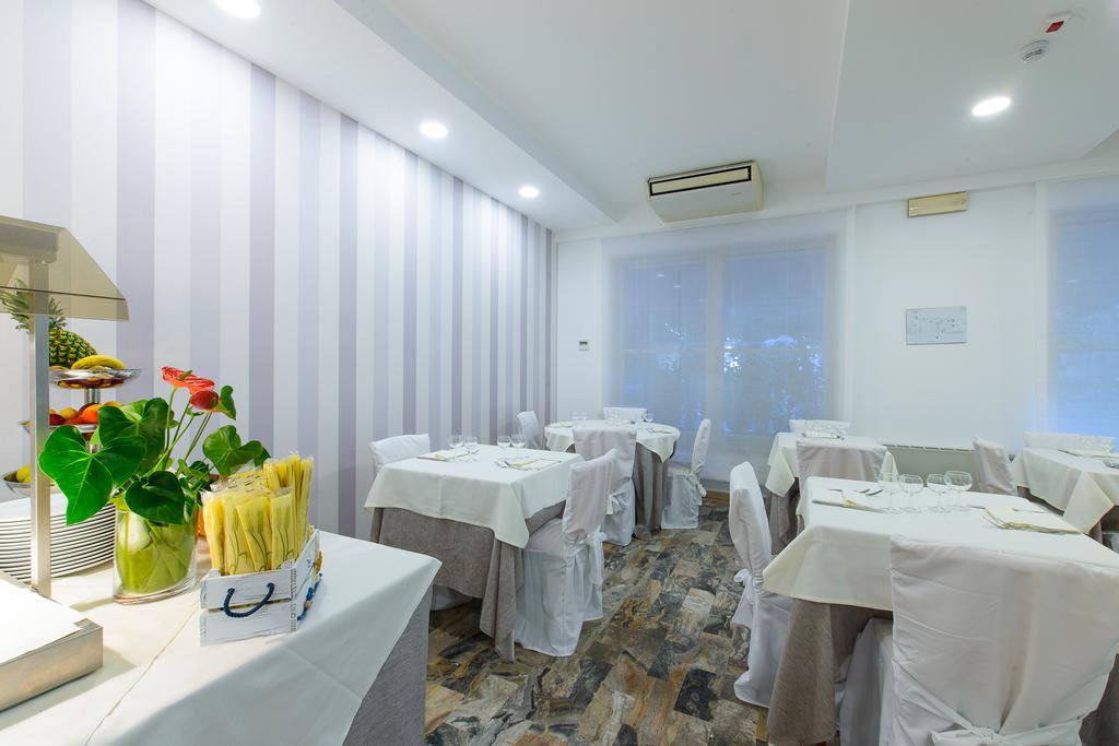 Hotel Falco Riccione Exterior foto