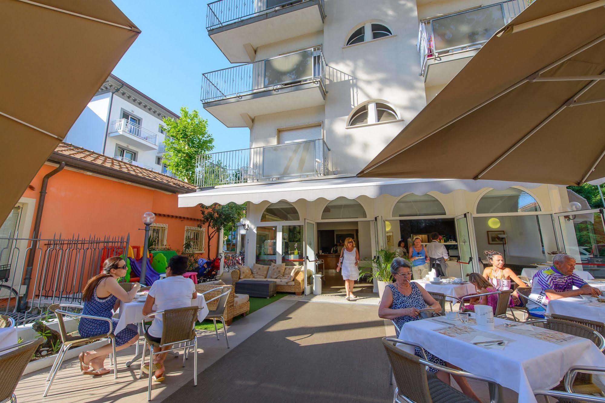 Hotel Falco Riccione Exterior foto